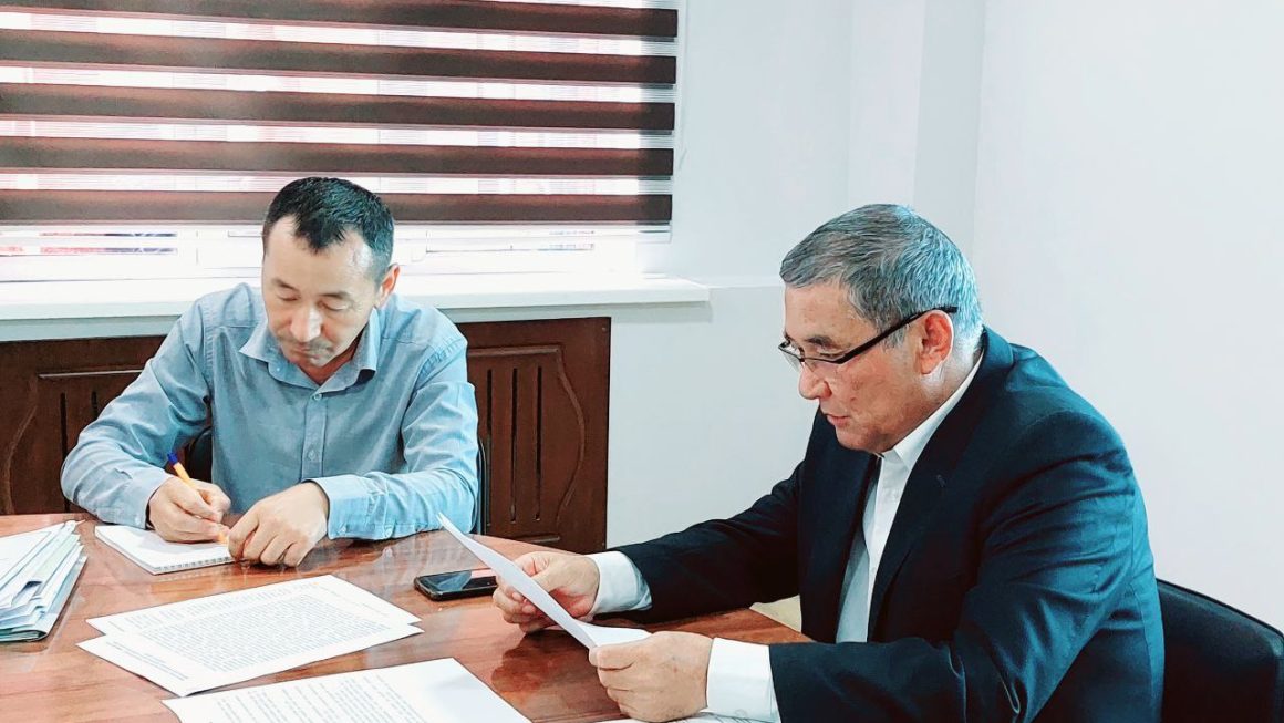 Professor-oqıtıwshılar menen ashıq sáwbet