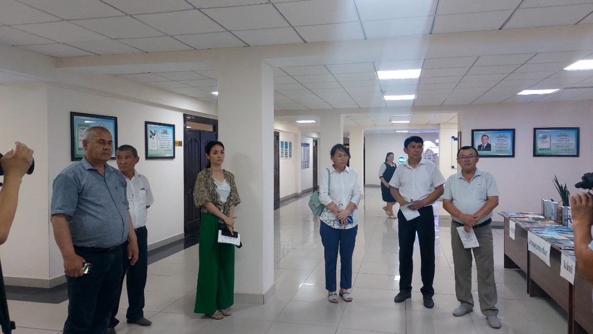 Qaraqalpaqstan Respublikası pedagoglardı jańa metodikalarǵa úyretiw milliy orayında ǵalaba xabar qurallarınıń wákilleri ushın mediatur shólkemlestirildi