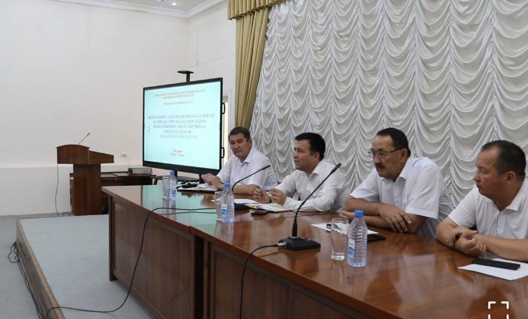 Bilimlendiriwdiń sapası joqarı bolmaǵan mektep basshılarına seminar ótkerilmekte