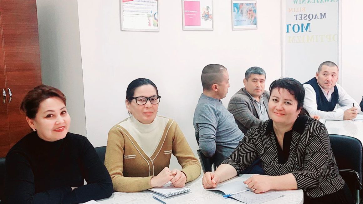 Úzliksiz kásiplik rawajlandırıw baǵdarındaǵı normativ-huqıqıy hújjetler mazmunı túsindirildi