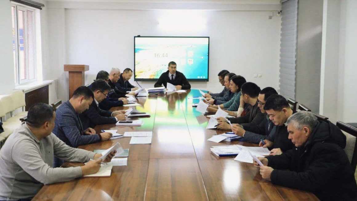 Qaraqalpaqstan Respublikası Pedagogikalıq sheberlik orayı keńesiniń gezekten tıs májilisi ótkerildi.