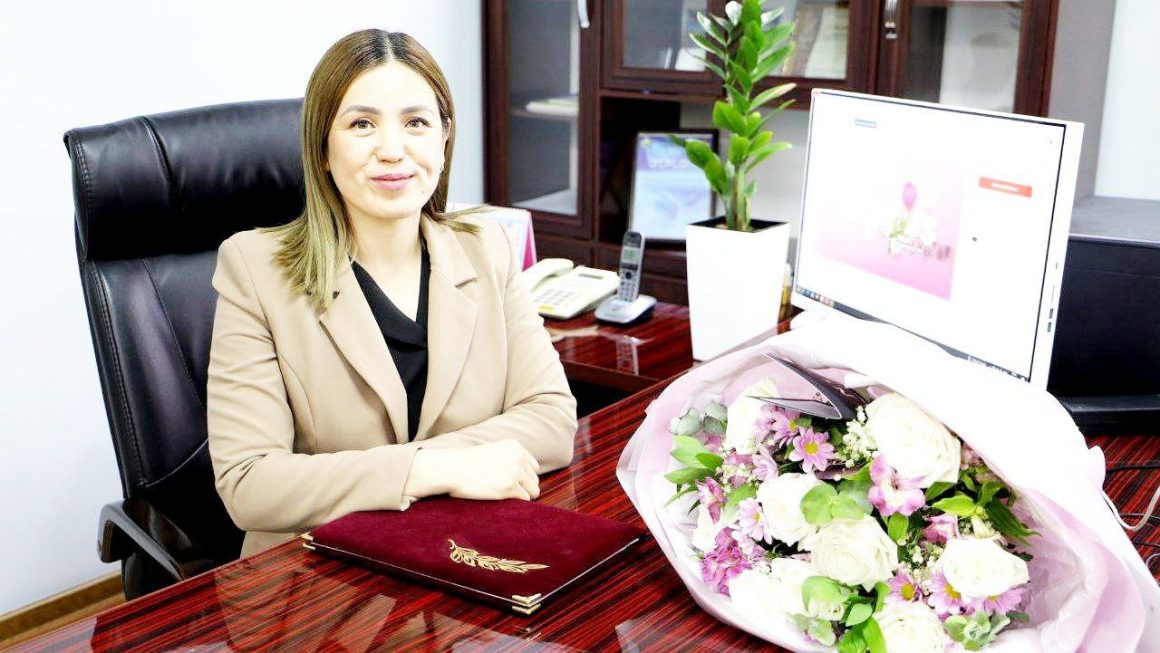 ÁZIZ HÁM HÚRMETLI ANALAR, QÁDIRLI APA-SIŃLILER!  Sizlerdi báhárdiń birinshi áyyamı – 8-mart bayramı menen Qaraqalpaqstan Respublikası Pedagogikalıq  sheberlik orayı atınan qızǵın qutlıqlayman.