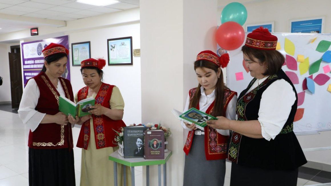 Qaraqalpaq ádebiyatınıń qos bayteregi 96 jasta