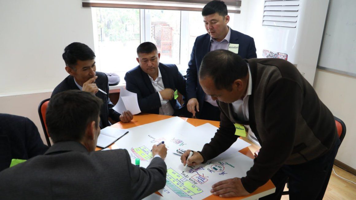 2025-jıl 25-30-aprel kúnleri Qaraqalpaqstan Respublikası Pedagogikalıq sheberlik orayınıń baslaması menen zamanagóy bilimlendiriwdi basqarıw hám innovaciyalıq kózqaraslarǵa arnalǵan seminar-trening bolıp ótti.