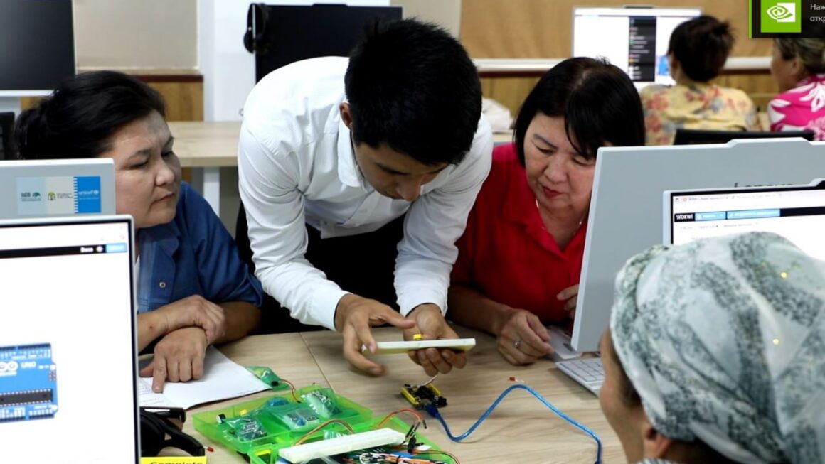✨Qaraqalpaqstan Respublikası Pedagogikalıq sheberlik orayında “Robototexnika” oqıw kursılarına start berildi