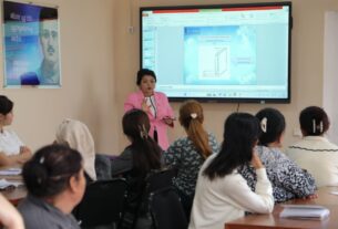 Kitapxana qánigeleriniń kásiplik sheberligin arttırıwǵa qaratılǵan sheberlik sabaǵı ótkerildi