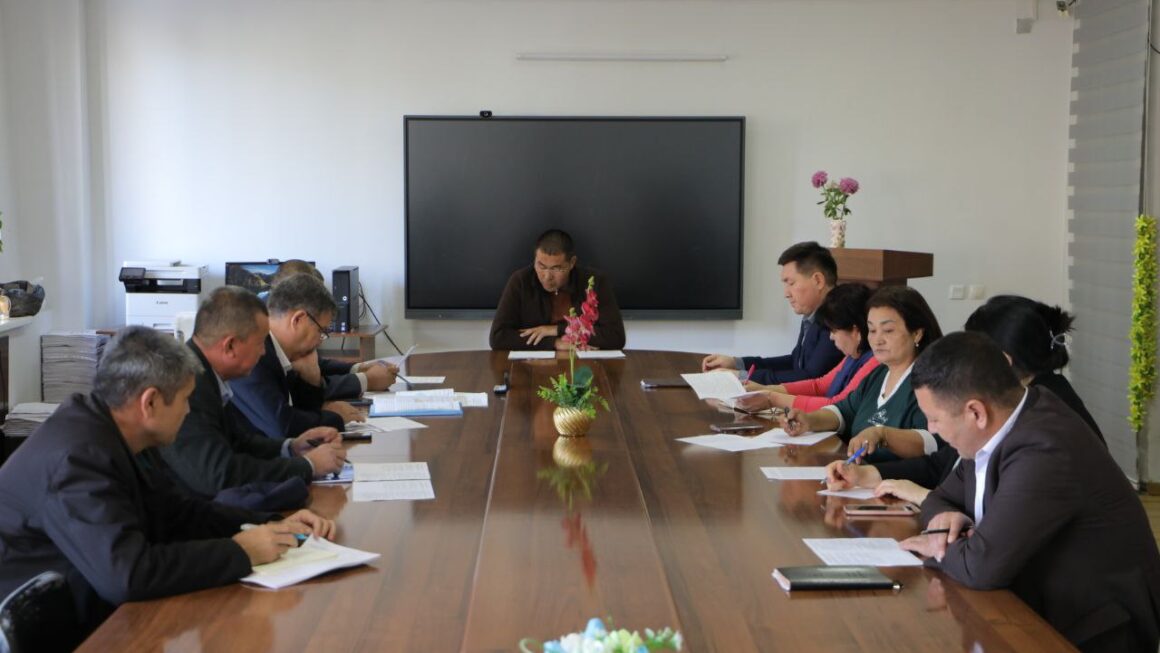 ILIMIY-METODIKALÍQ KEŃES MÁJILISINDE TÁLIM SAPASÍN ARTTÍRÍW MÁSELELERI KÓRÍP SHÍǴÍLDÍ