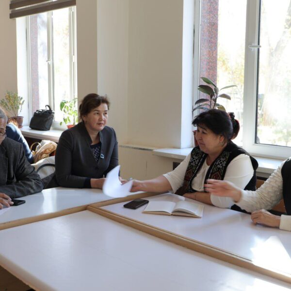 “Pánge tiyisli kompetenciyalardı qáliplestiriwde zamanagóy oqıw procesin shólkemlestiriw jolları: 5E tálim modeli” atamasında ámeliy seminar ótkerildi