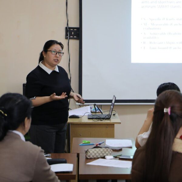Pedagogikalıq sheberlik orayında 100 saatlıq qánigelik arttırıw kursları baslandı
