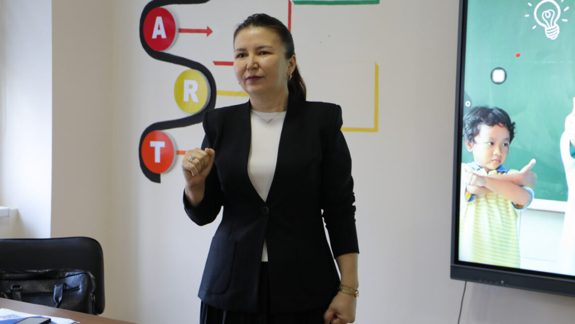 Ingliz tili o‘qituvchilari uchun “Kasbiy rivojlanish kuni” tadbiri o‘tkazildi