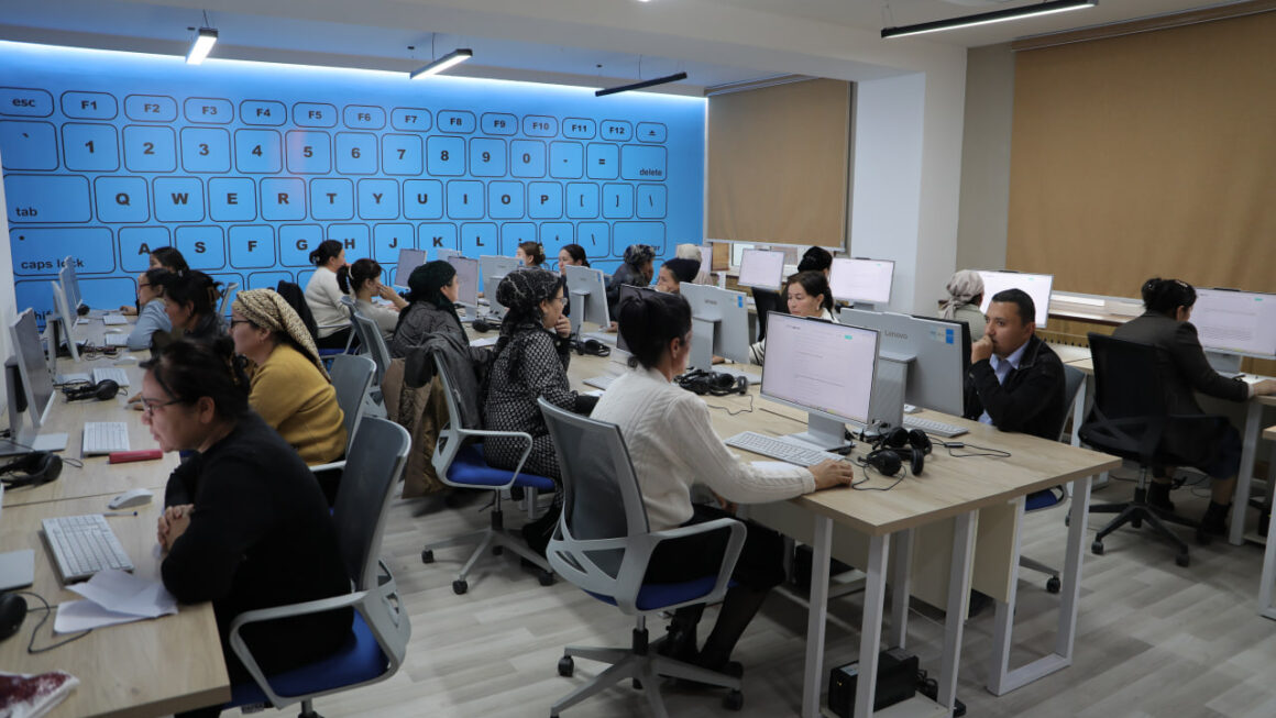 “Pedagoglar malakasini oshirish: Qoraqalpog‘iston Respublikasi Pedagogik Mahorat Markazida chiqish testlari boshlandi”