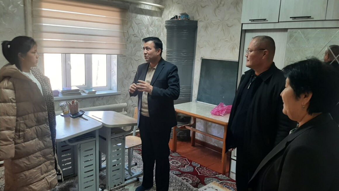 MINISTR ORINBASARLARI SOCIALLIQ QORǴAWǴA MÚTÁJ OQIWSHILAR JAǴDAYINAN XABAR ALDI