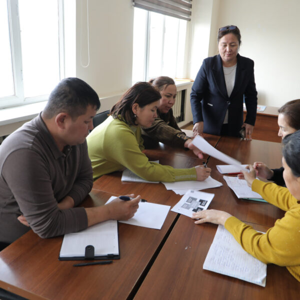 “Ekonomikalıq bilim tiykarları” páninde turmıslıq kónlikpelerdi qáliplestiriw