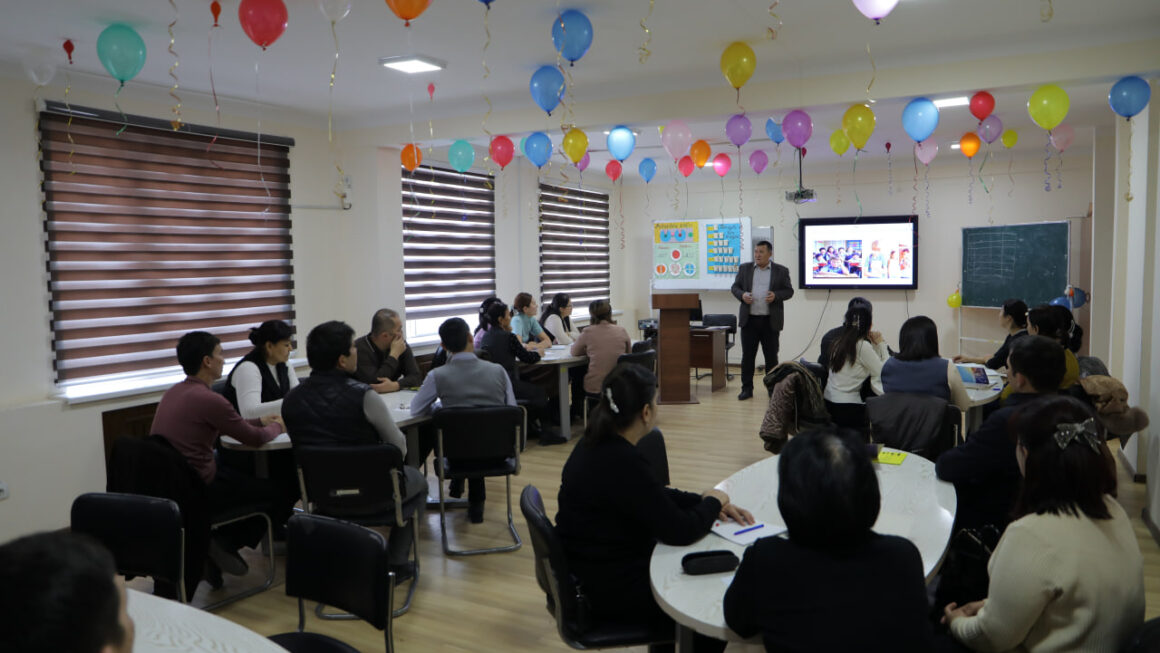 Pedagogikalıq sheberlik orayında jańa oqıw kursları baslandı