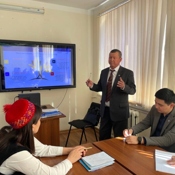 “Ilimiy-metodikalıq jumıslar” temasında ashıq sabaq ótkerildi