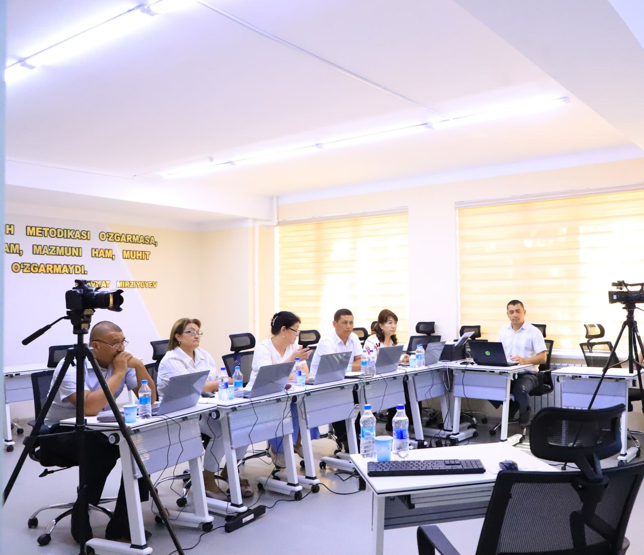 Qaraqalpaqstan Respublikası Pedagogikalıq sheberlik orayınıń professor-oqıtıwshıları “Jıl oqıtıwshısı” tańlawı tóreshileri quramında qatnaspaqta