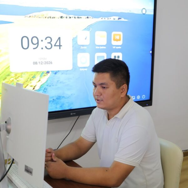Mentor-oqıtıwshılıqqa talabanlar menen onlayn sáwbetler ótkerildi