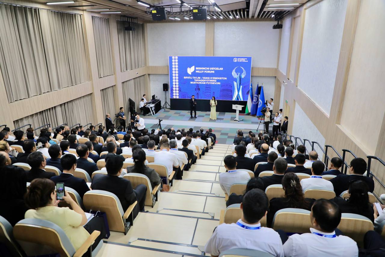 “Sıpatlı bilimlendiriw – Jańa Ózbekstan rawajlanıwınıń bekkem tiykarı” súreni astında V “Ustazlar milliy forumı” dawam etpekte.
