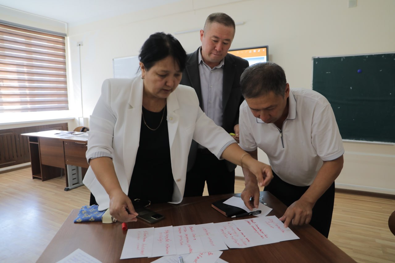 BILIMLENDIRIWDE NÁTIYJELILIKKE ERISIWDIŃ INNOVACIYALÍQ SHESHIMLERI