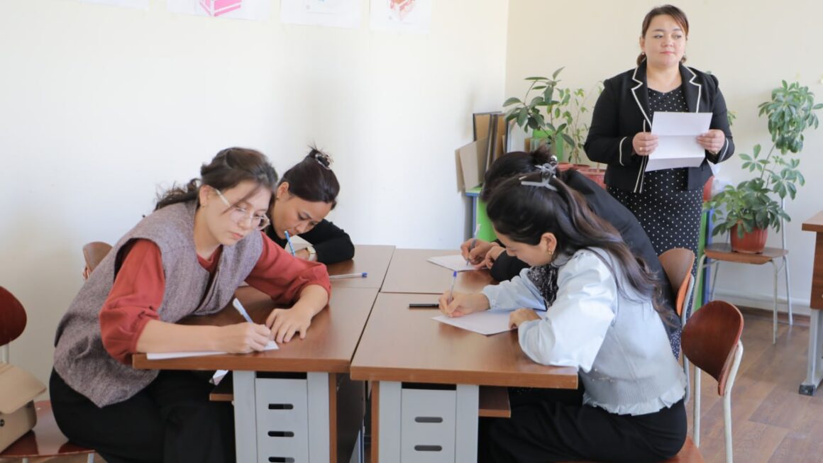 “Sawatlı pedagog” diktant tańlawı ótkerildi